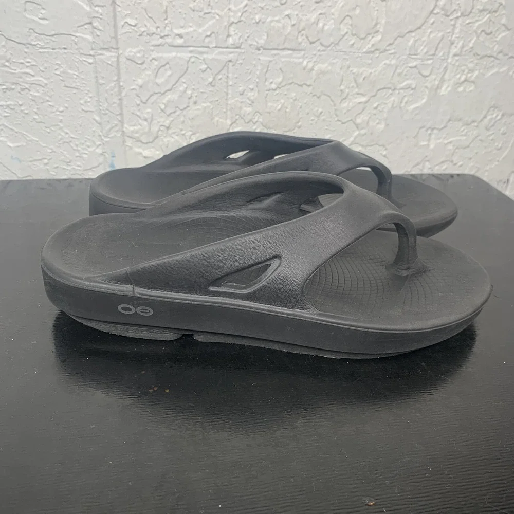 OOFOS Original Sandals Womens Size 7 Black Flip-Flops Rubber Comfort